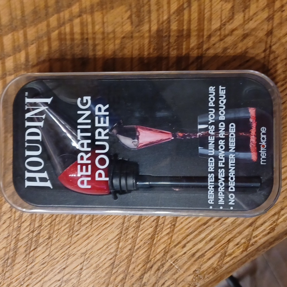 🚨 Final Sale NIB Houdini Red Aerating Pourer